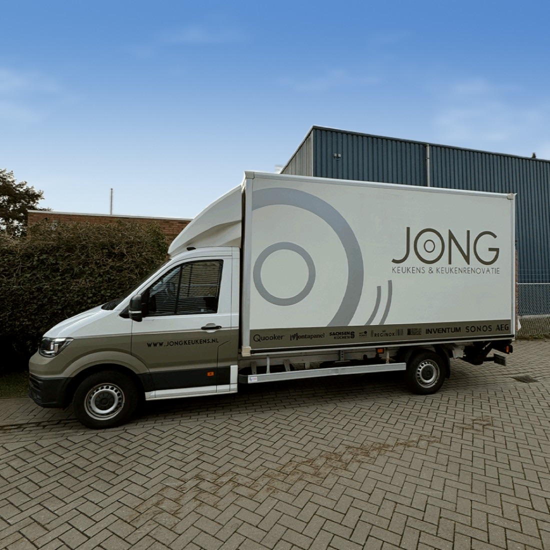 Eén lijn, van bakwagen tot entree: Jong Keukens & Audio