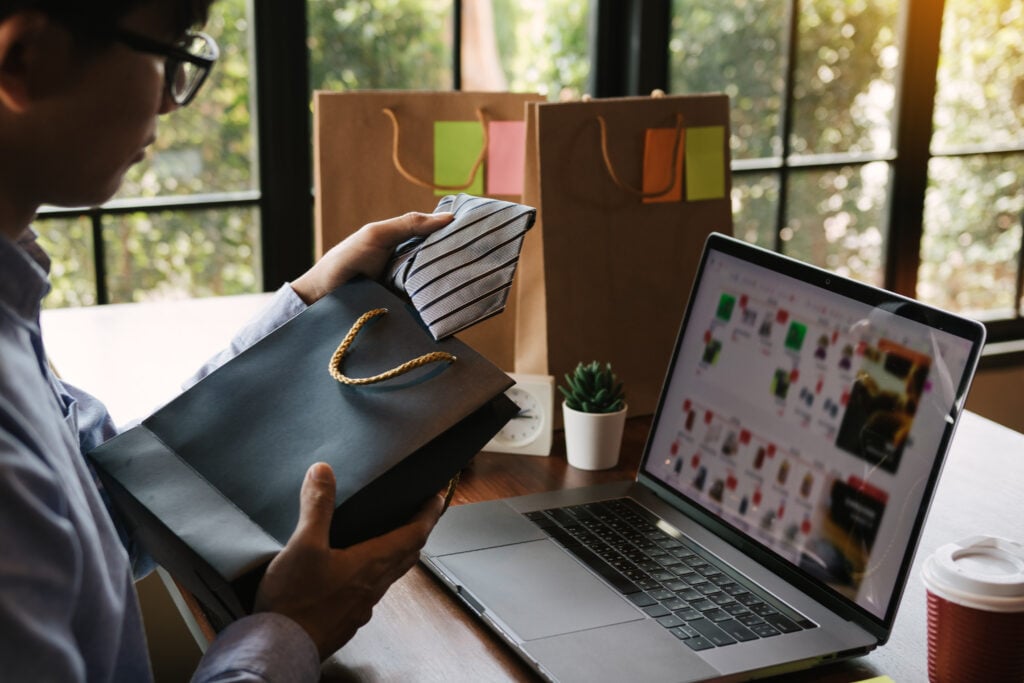 man holding a gift bag with a necktie inside out a 2024 12 02 08 13 29 utc 2 | REFRESH man holding a gift bag with a necktie inside out a 2024 12 02 08 13 29 utc 1